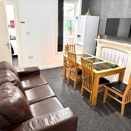 Отель Three Rose Manor At Warwick Road Near Birmingham Airport Экстерьер фото