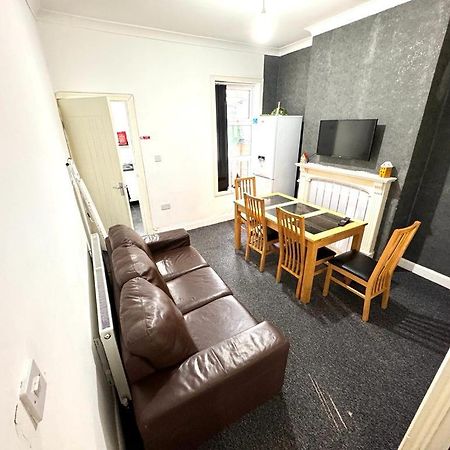 Отель Three Rose Manor At Warwick Road Near Birmingham Airport Экстерьер фото