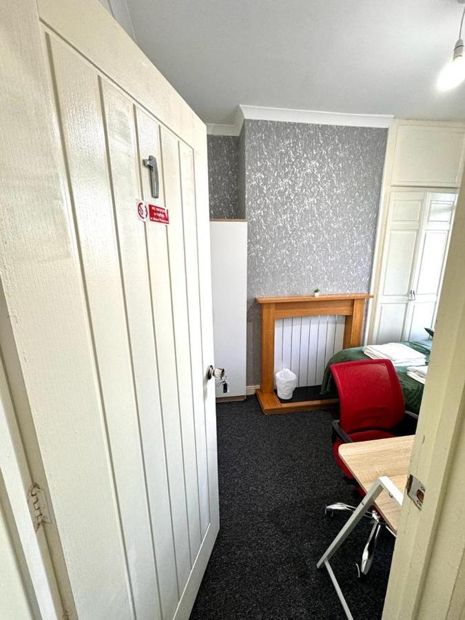 Отель Three Rose Manor At Warwick Road Near Birmingham Airport Экстерьер фото