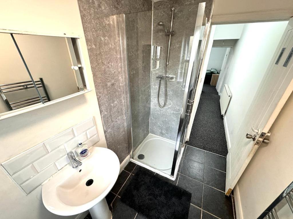 Отель Three Rose Manor At Warwick Road Near Birmingham Airport Экстерьер фото
