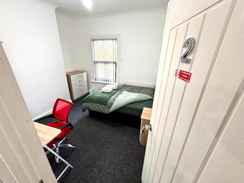 Отель Three Rose Manor At Warwick Road Near Birmingham Airport Экстерьер фото