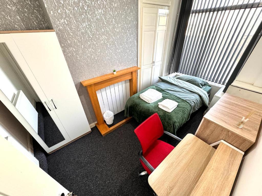 Отель Three Rose Manor At Warwick Road Near Birmingham Airport Экстерьер фото