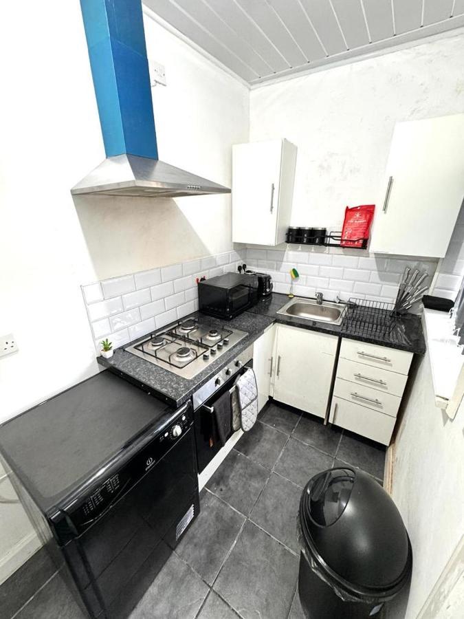 Отель Three Rose Manor At Warwick Road Near Birmingham Airport Экстерьер фото